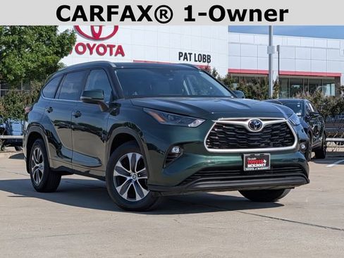 Used 2023 Toyota Highlander XLE AWD/4WD image 2