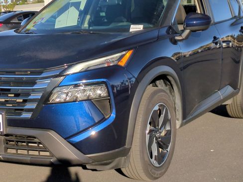 Certified 2025 Nissan Rogue SV image 9