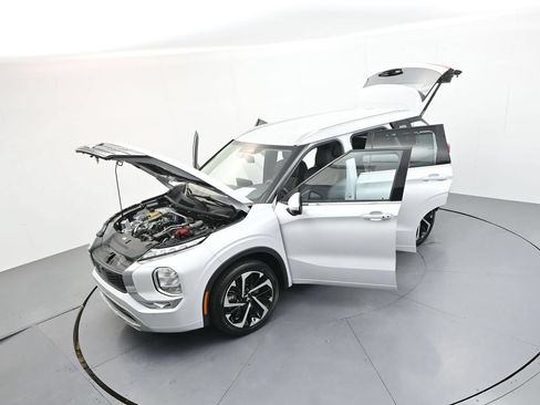 Used 2023 Mitsubishi Outlander SEL FWD image 34