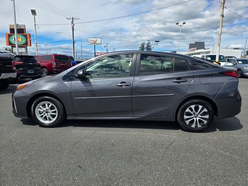 Used 2020 Toyota Prius LE AWD/4WD image 9