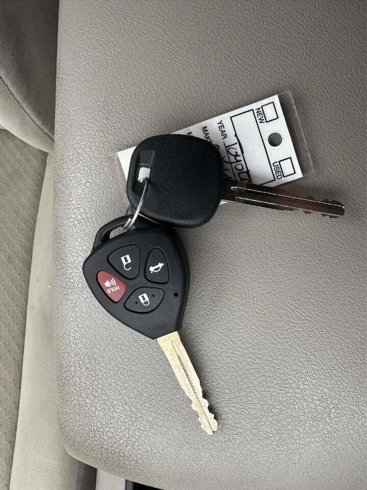 Used 2009 Toyota Camry LE FWD image 32