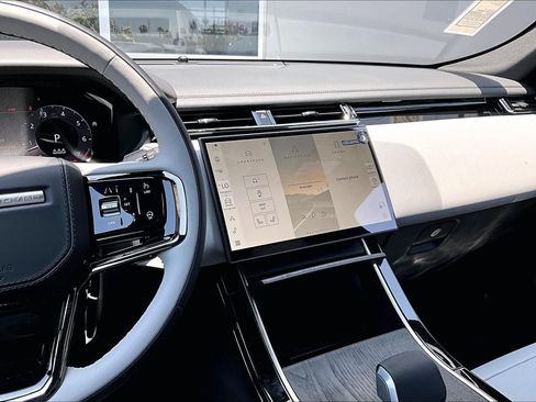 New 2026 Land Rover Range Rover Velar Dynamic SE AWD/4WD image 7