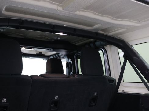 Used 2020 Jeep Wrangler Unlimited Sahara AWD/4WD image 37
