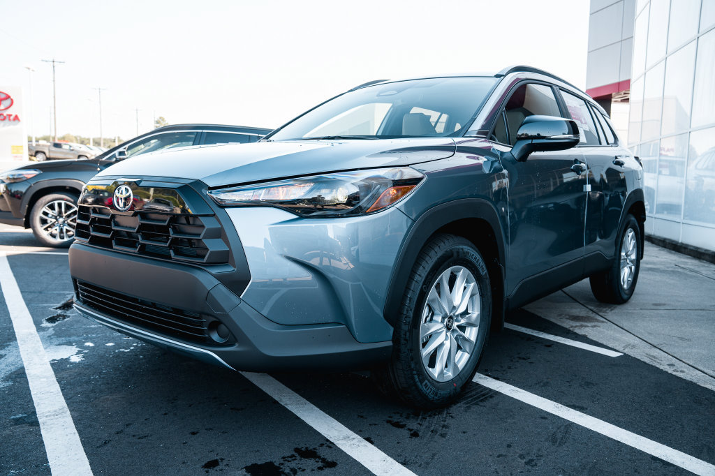 New 2026 Toyota Corolla Cross LE w/ Moonroof Package FWD image 3