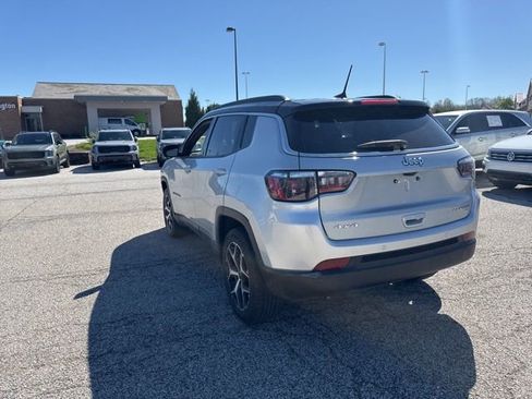 Used 2025 Jeep Compass Limited image 7