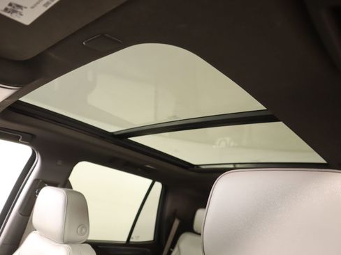 Used 2023 GMC Yukon SLT w/ SLT Premium Package image 18