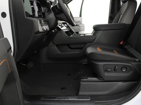 New 2026 GMC Sierra 3500 AT4 w/ Technology Package AWD/4WD image 21
