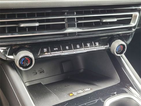 New 2025 Chevrolet Traverse LT w/ Driver Confidence Package image 19