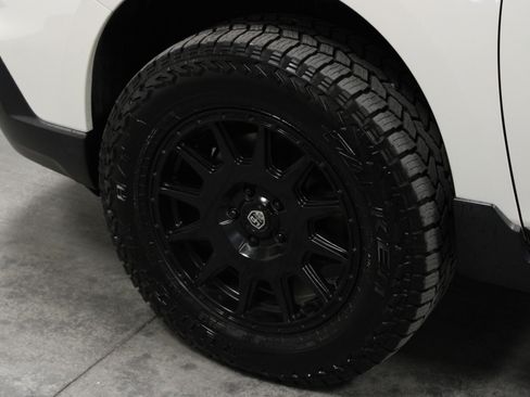 Used 2017 Subaru Outback 2.5i Premium image 10