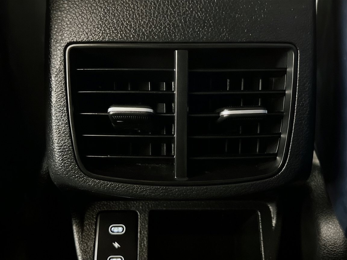 Used 2024 Kia Seltos S AWD/4WD image 18