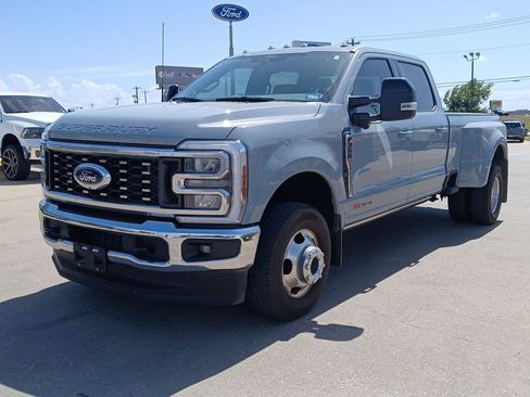 Used 2025 Ford F350 Lariat AWD/4WD image 3