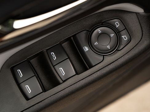 Used 2024 Chevrolet Equinox LS image 39