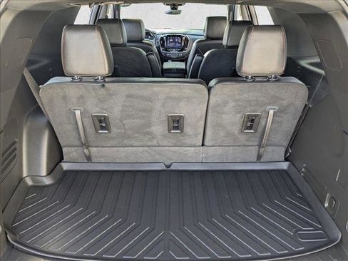 Used 2023 Chevrolet Traverse RS FWD image 6
