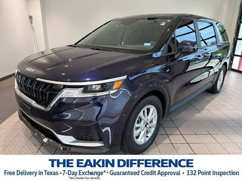 Used 2024 Kia Carnival LX image 1