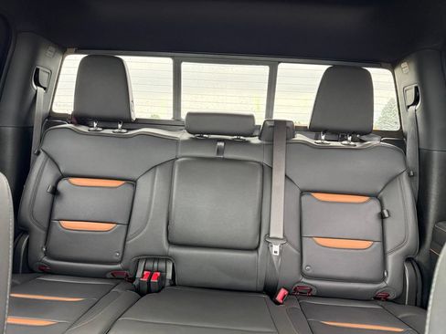 Used 2025 GMC Sierra 1500 AT4 w/ AT4 Preferred Package AWD/4WD image 46