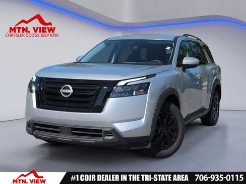 Used 2024 Nissan Pathfinder SV FWD image 1