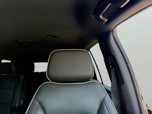 Used 2021 Chevrolet Tahoe Premier AWD/4WD image 16