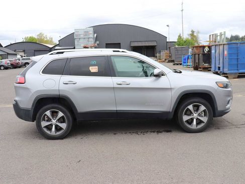 Used 2019 Jeep Cherokee Limited w/ Luxury Group AWD/4WD image 4