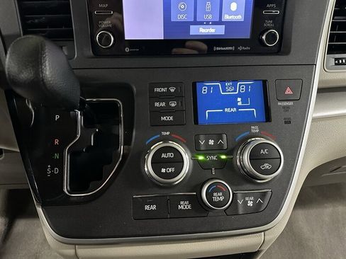 Used 2020 Toyota Sienna LE image 21