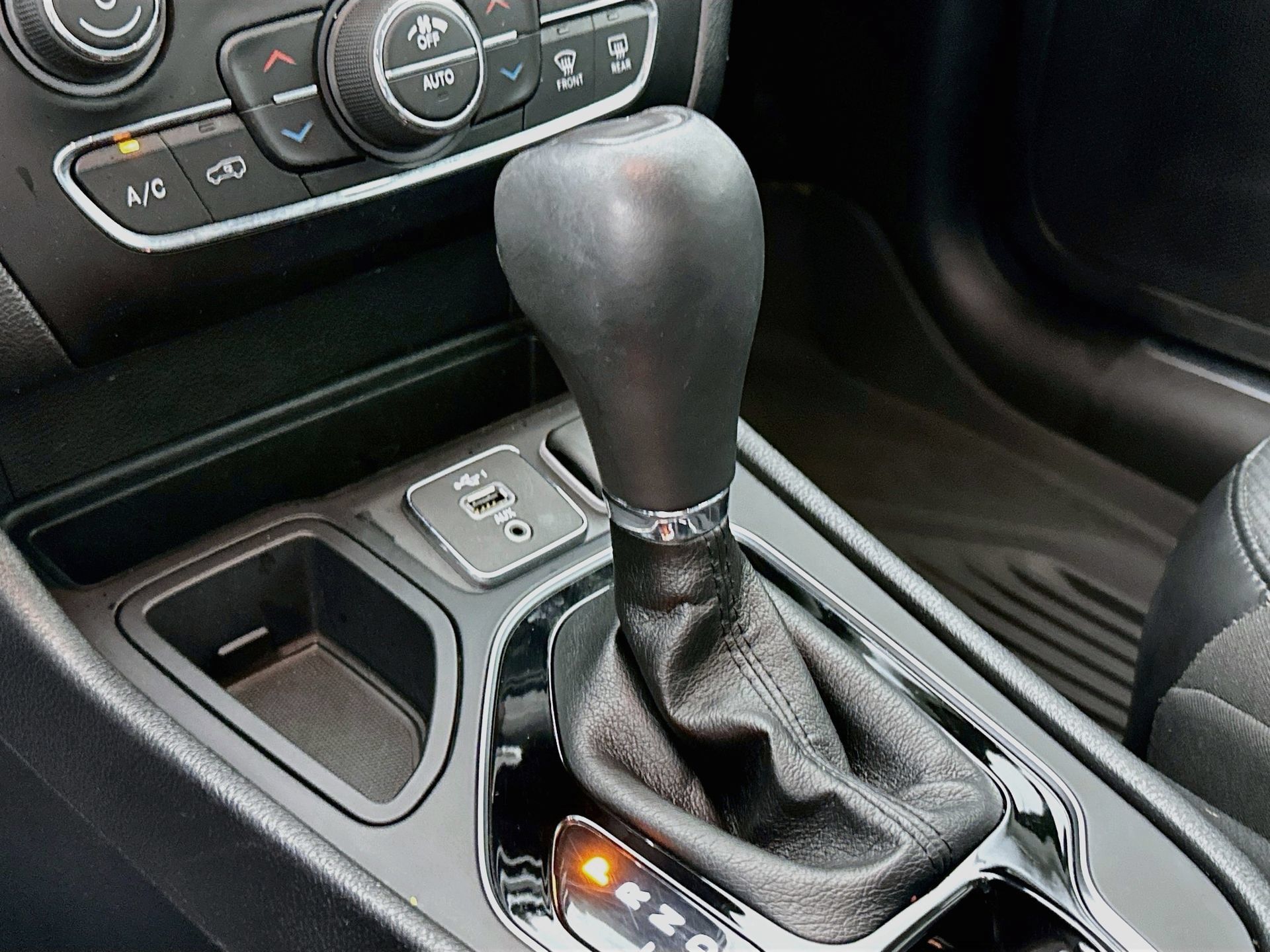 Used 2019 Jeep Cherokee Limited FWD image 17