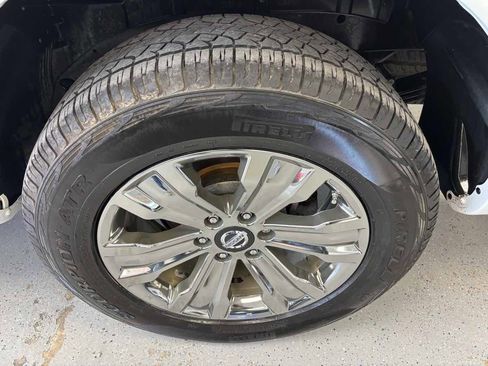 Used 2019 Nissan Titan SV w/ SV Convenience Package image 27