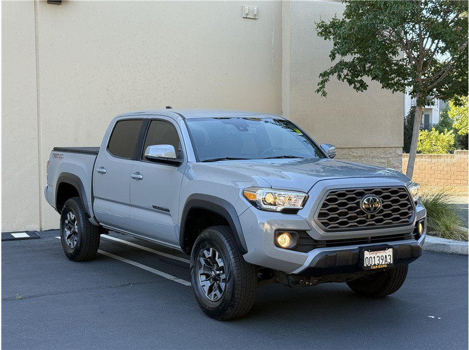 Used 2020 Toyota Tacoma TRD Off-Road w/ Technology Package RWD image 2