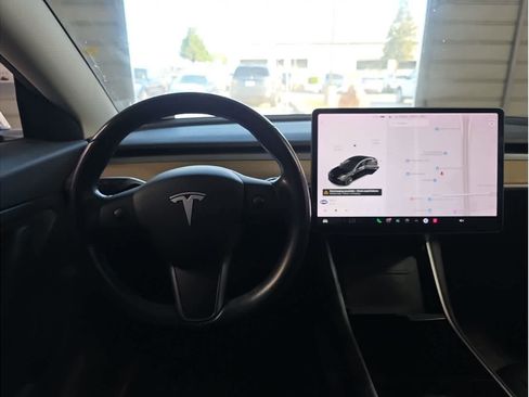 Used 2019 Tesla Model 3 Standard Range image 17