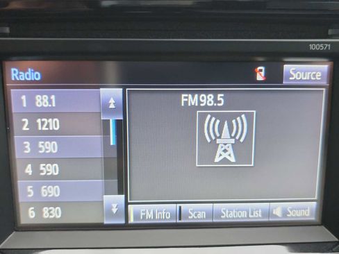 Used 2016 Toyota Corolla LE image 17