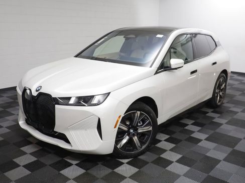 New 2026 BMW iX xDrive45 w/ Premium Package image 2