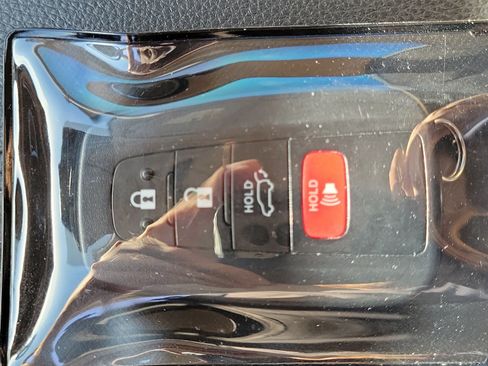 Used 2019 Toyota RAV4 Limited w/ Advanced Technology Package FWD image 34