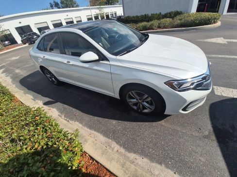 Used 2023 Volkswagen Jetta SE image 2