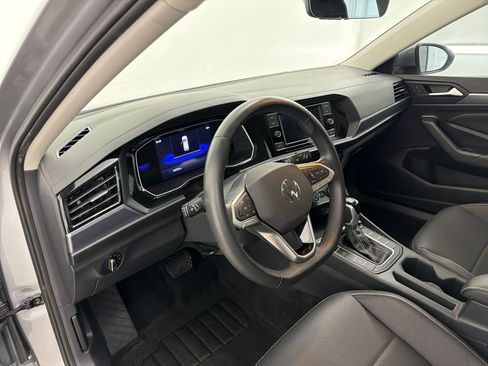 Used 2024 Volkswagen Jetta SE w/ Panoramic Sunroof Package FWD image 4