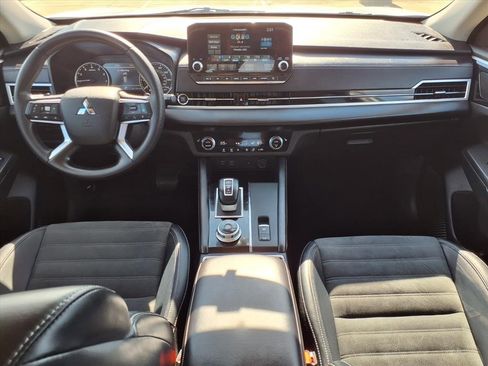 Used 2024 Mitsubishi Outlander SE Black Edition image 9