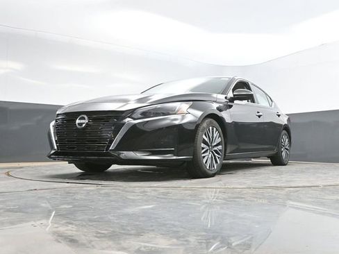 Used 2025 Nissan Altima 2.5 SV FWD image 44