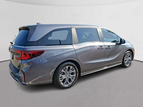 Certified 2025 Honda Odyssey Touring image 11