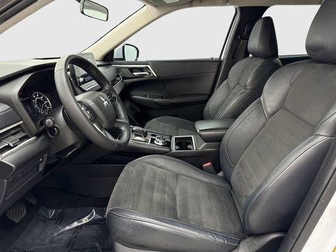 Used 2023 Mitsubishi Outlander SE FWD image 17