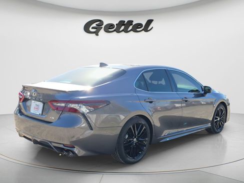 Used 2022 Toyota Camry XSE FWD image 4