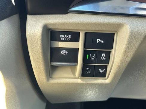 Used 2023 Acura MDX SH-AWD w/ Advance Package image 18