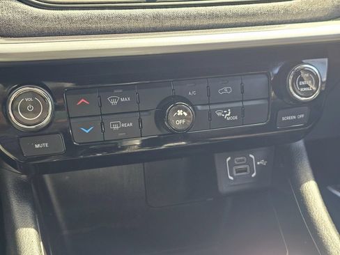 Used 2024 Jeep Compass Latitude AWD/4WD image 29