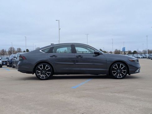 Used 2024 Honda Accord Touring image 5