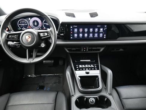 Certified 2025 Porsche Cayenne AWD/4WD image 6