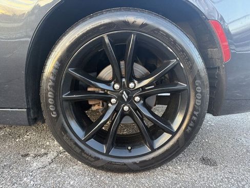 Used 2017 Dodge Charger R/T w/ Blacktop Package image 35