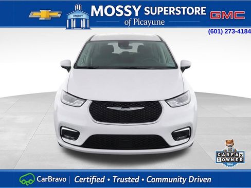 Used 2023 Chrysler Pacifica Touring-L image 6