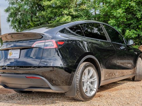 Used 2021 Tesla Model Y Long Range AWD/4WD image 5