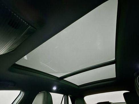 New 2026 Volkswagen Atlas Cross Sport SE AWD/4WD image 18
