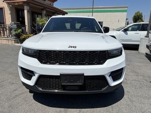 Used 2024 Jeep Grand Cherokee Altitude AWD/4WD image 8