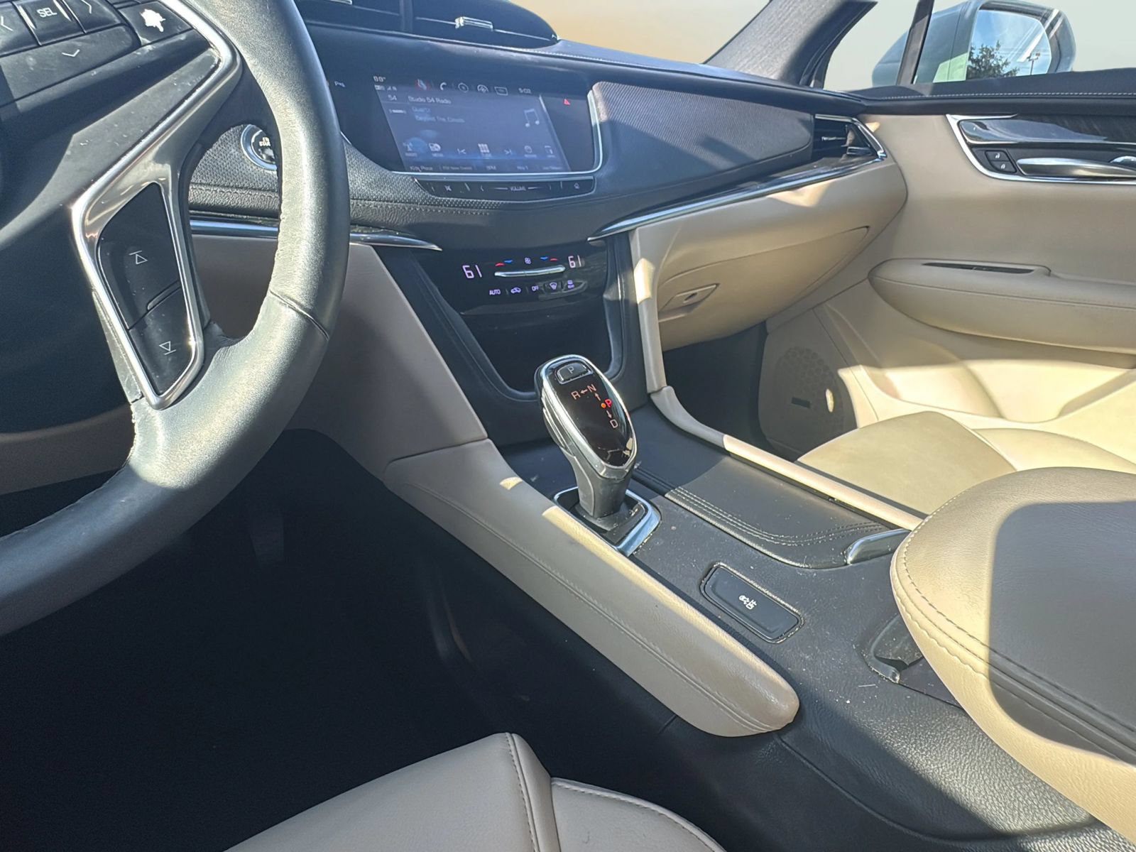 Used 2018 Cadillac XT5 FWD image 19