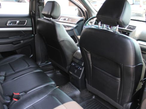 Used 2016 Ford Explorer XLT w/ Equipment Group 202A AWD/4WD image 22