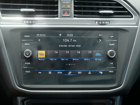 Used 2022 Volkswagen Tiguan SE w/ Panoramic Sunroof Package AWD/4WD image 22