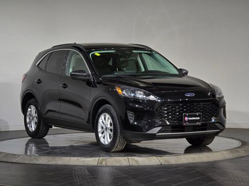 Used 2022 Ford Escape SE w/ Cold Weather Package image 2